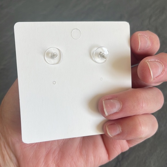 New earring - Picture 2 of 3